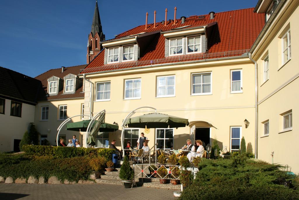 Hotel Zur Burg Gmbh Burg Stargard Экстерьер фото