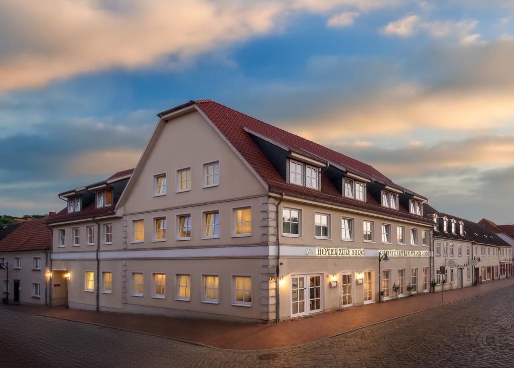 Hotel Zur Burg Gmbh Burg Stargard Экстерьер фото